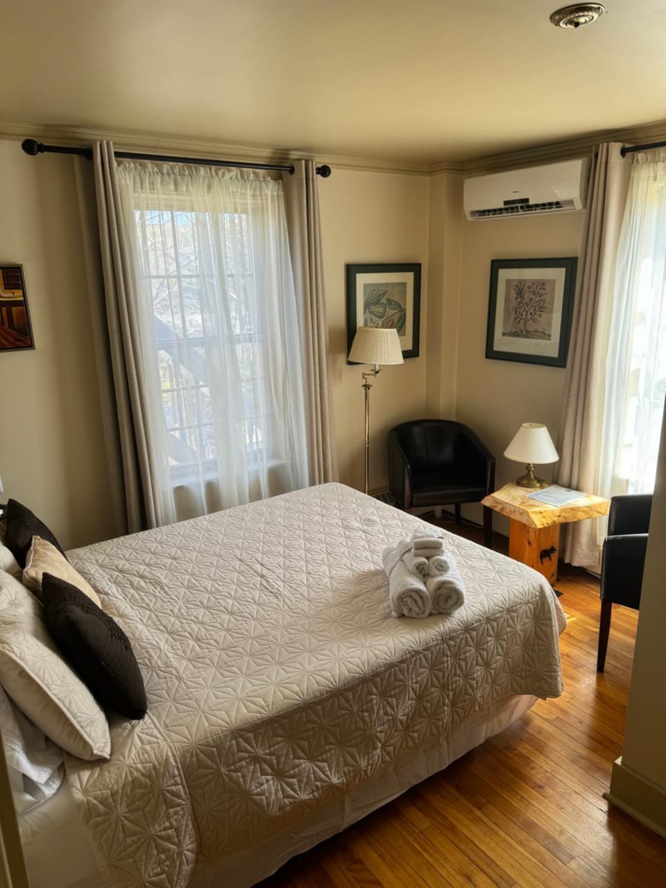 Au Manoir de la rue Merry Bed and Breakfast in Magog