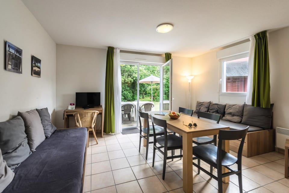 TV and multimedia, Living room, Dining area