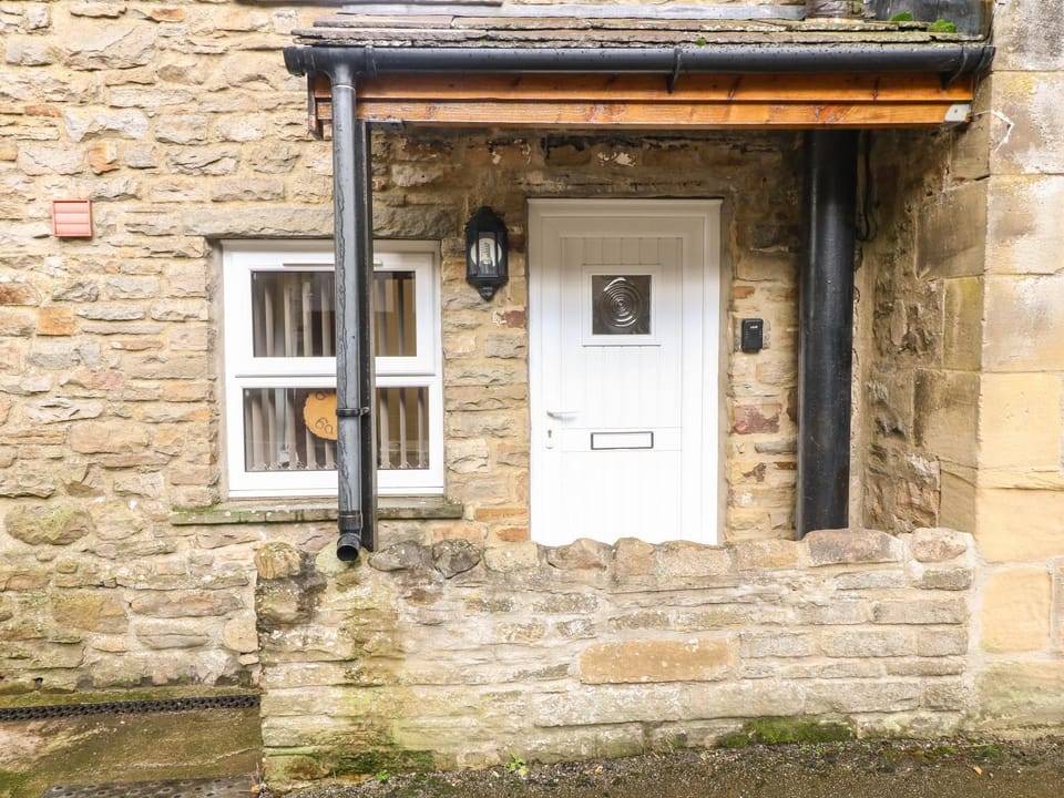 Anvil Barn House in England