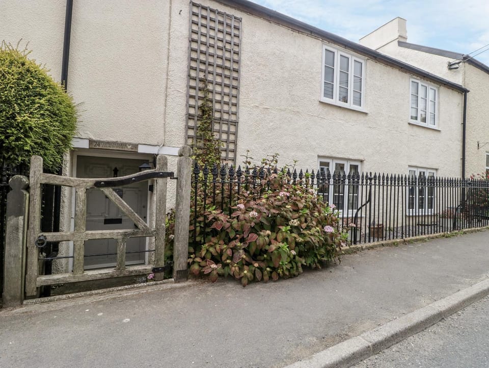 Church Farmhouse House in East Devon District