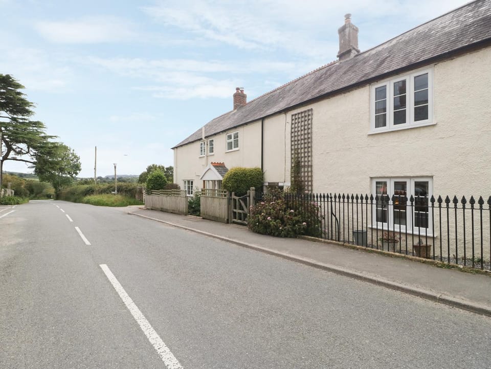 Church Farmhouse House in East Devon District