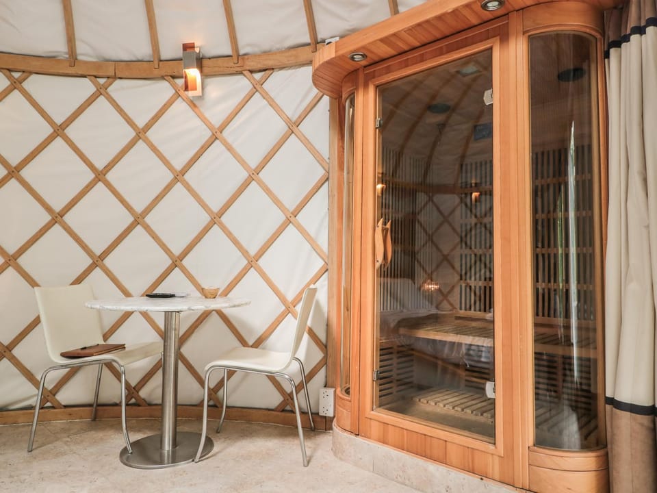 Island Yurt House in Wychavon District