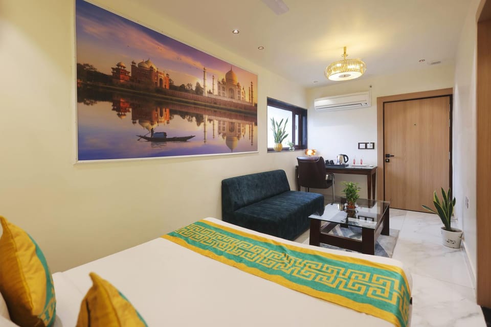 Bed, Living room, Bedroom