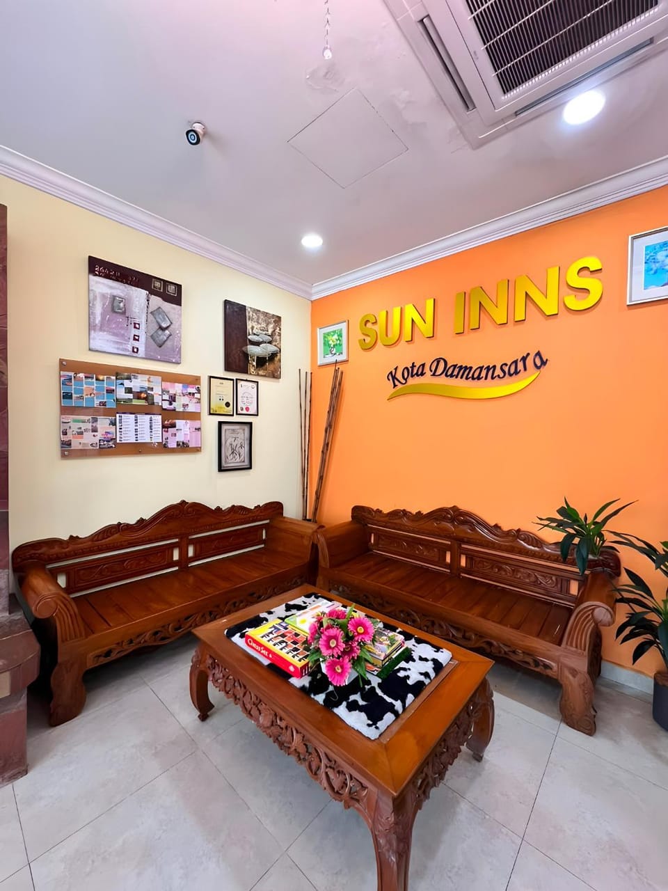 Property logo or sign, Seating area, Evening entertainment, Logo/Certificate/Sign, air conditioner