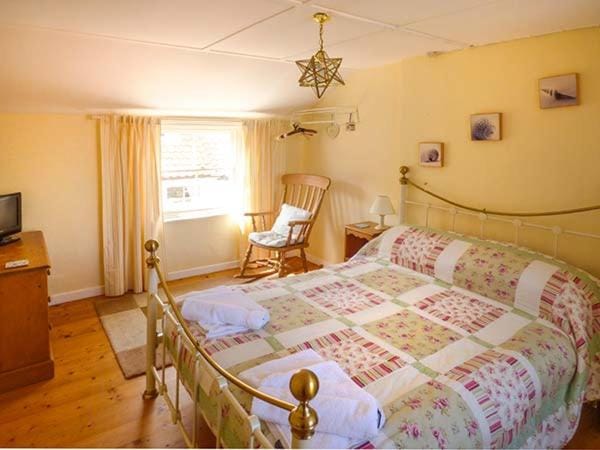 Broomhill View House in High Street