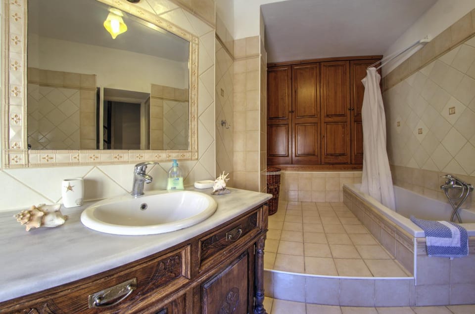 Shower, Toilet, Bathroom, Photo of the whole room