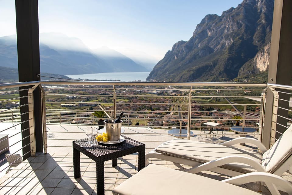 Balcony/Terrace, Lake view