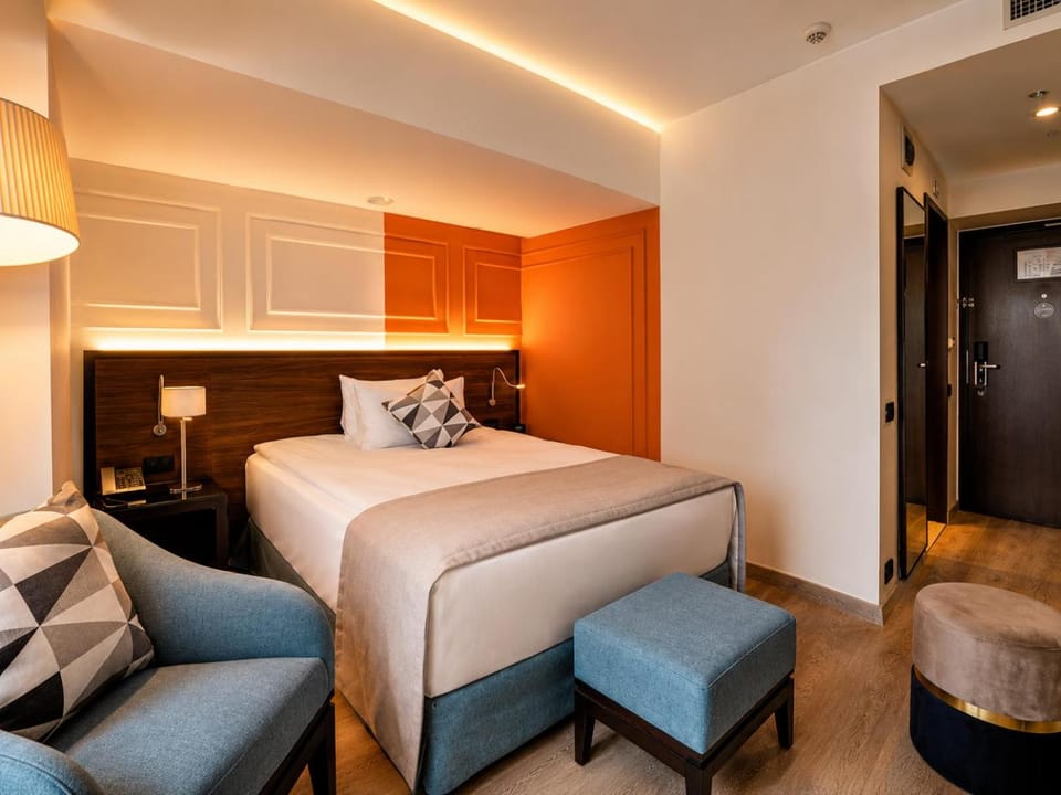 Bed, Photo of the whole room, Bedroom