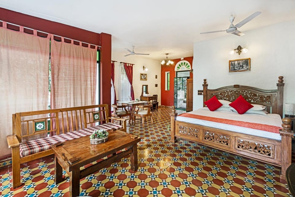 Photo of the whole room, Seating area, Bedroom