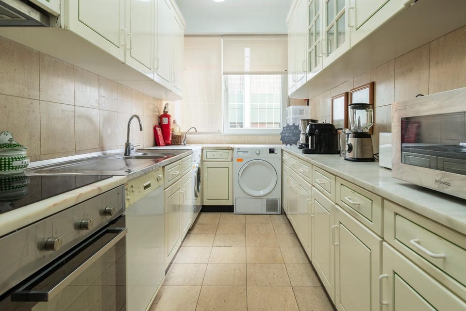 Kitchen or kitchenette, Communal kitchen