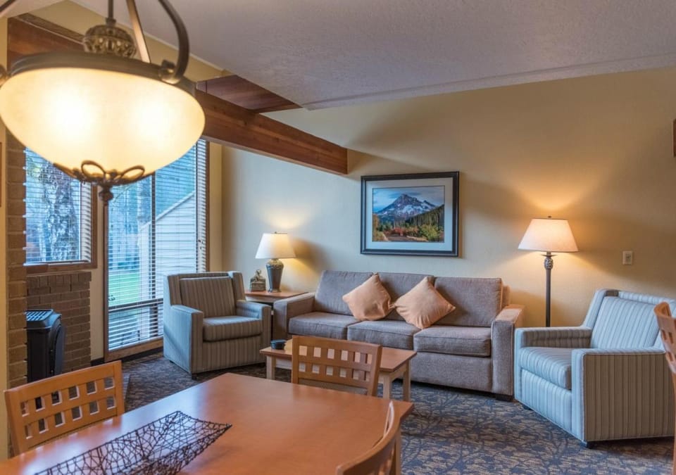 TV and multimedia, Living room, Dining area