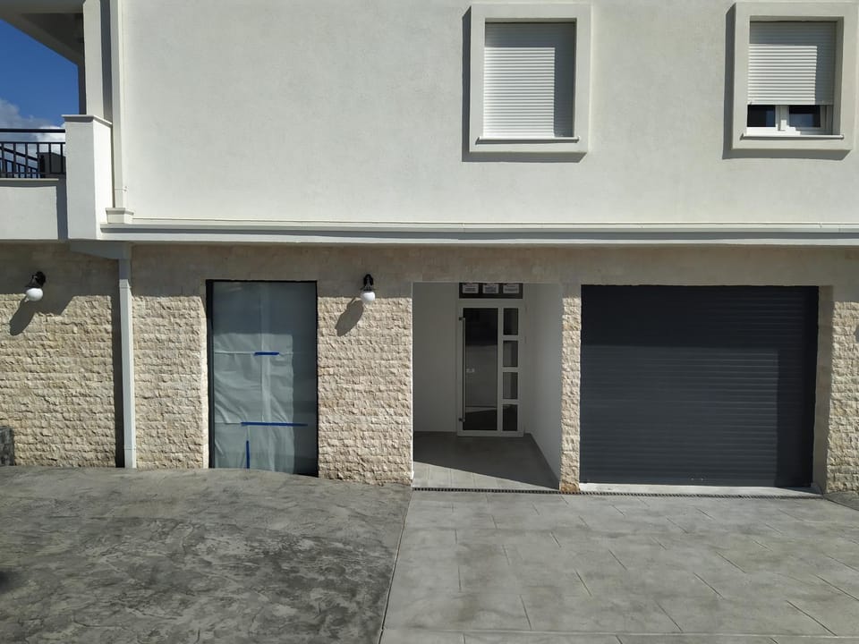 Property building, Facade/entrance