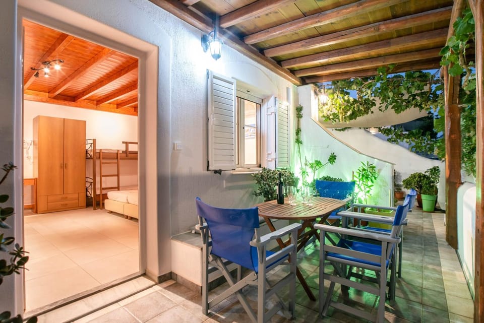 Balcony/Terrace, Area and facilities