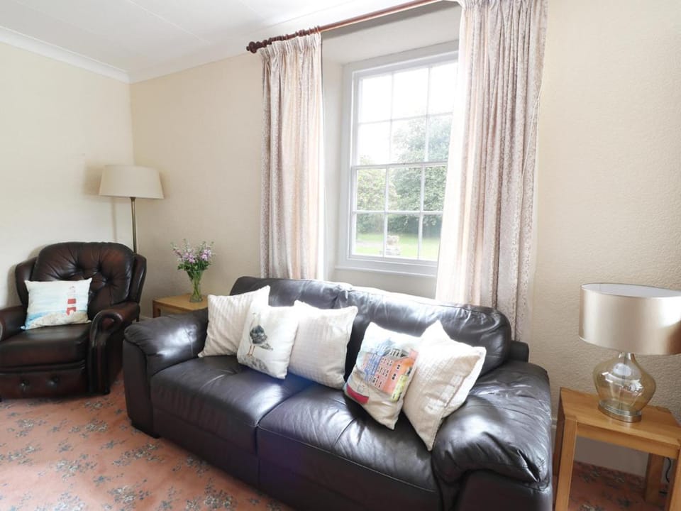 Dolau Farmhouse House in Wales