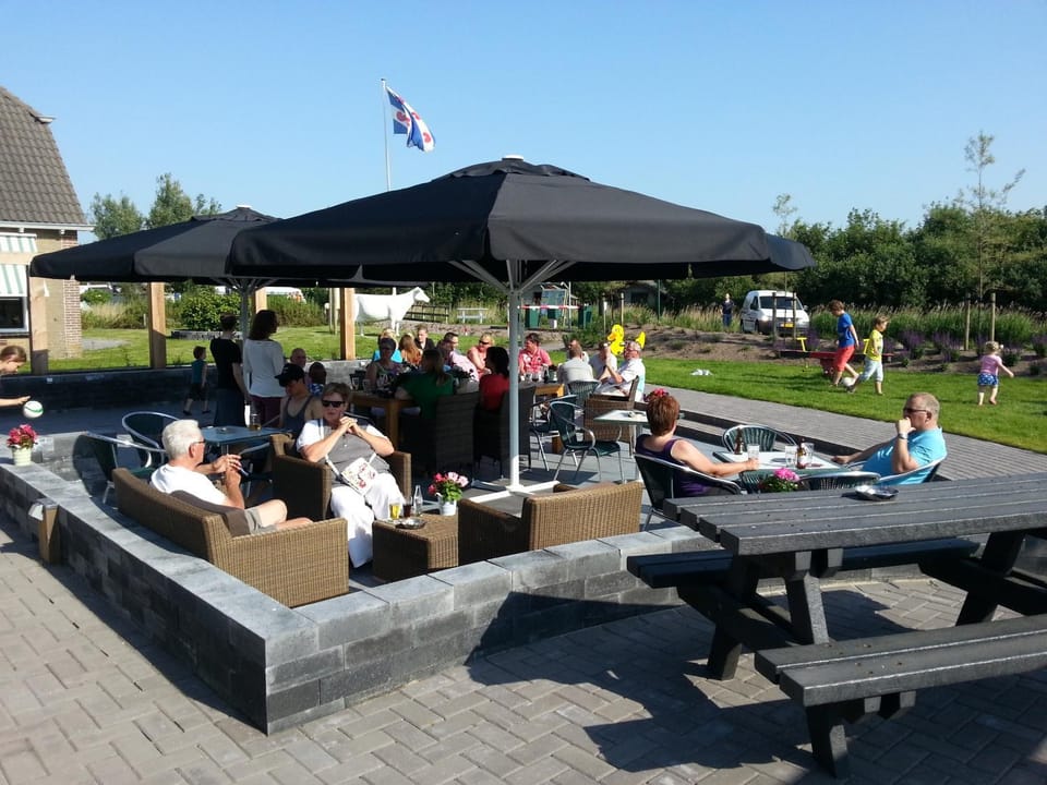 Restaurant/places to eat, People, Summer, Drinks