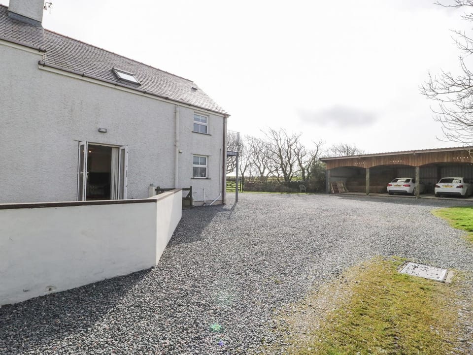 Bodegri Cottage House in Cylch-y-Garn