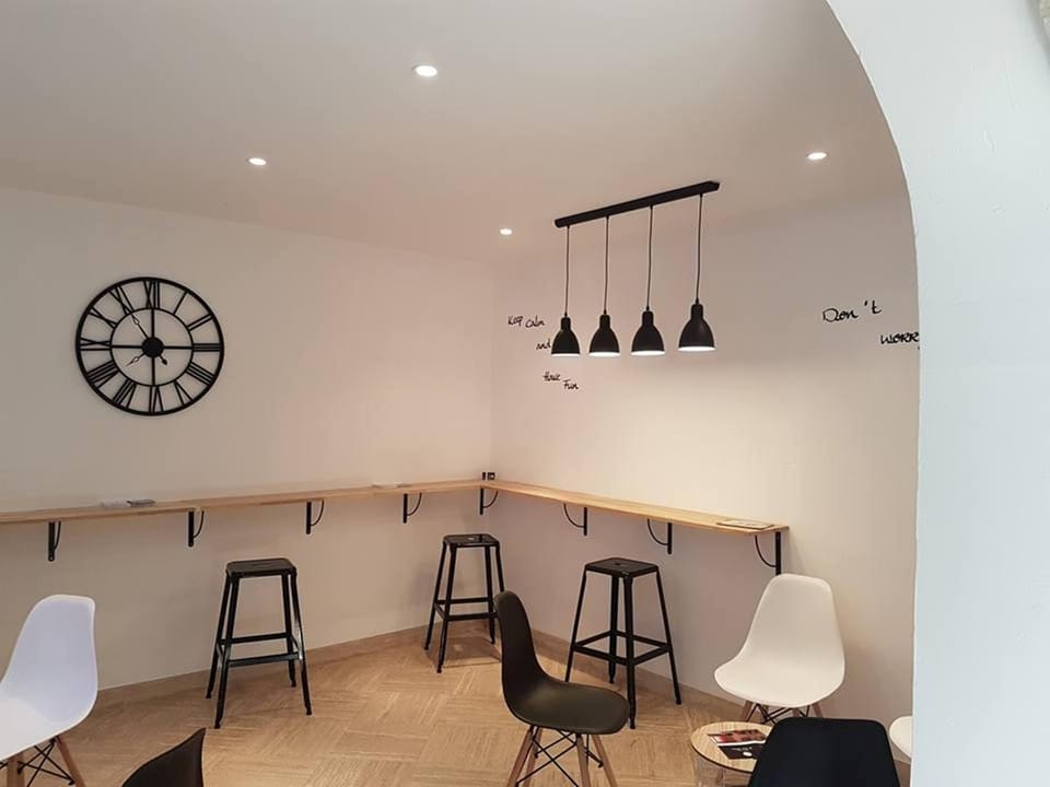 Living room, Lounge or bar, Business facilities, Seating area, Dining area