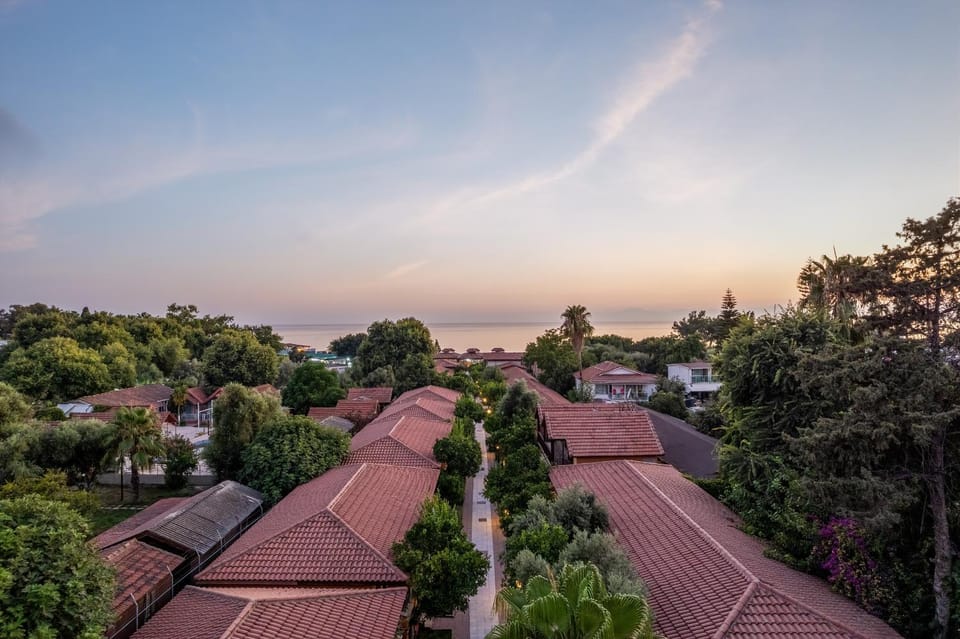 Property building, Natural landscape, Sea view, Sunrise