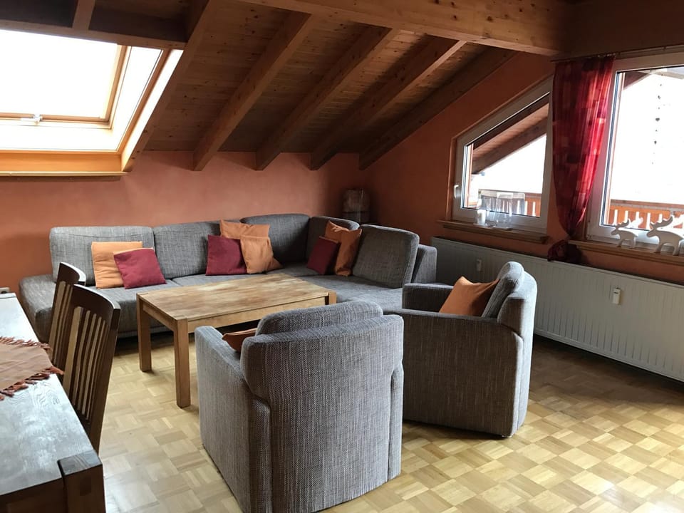 Spring, Day, TV and multimedia, Balcony/Terrace, Living room, Seating area, Dining area, On site