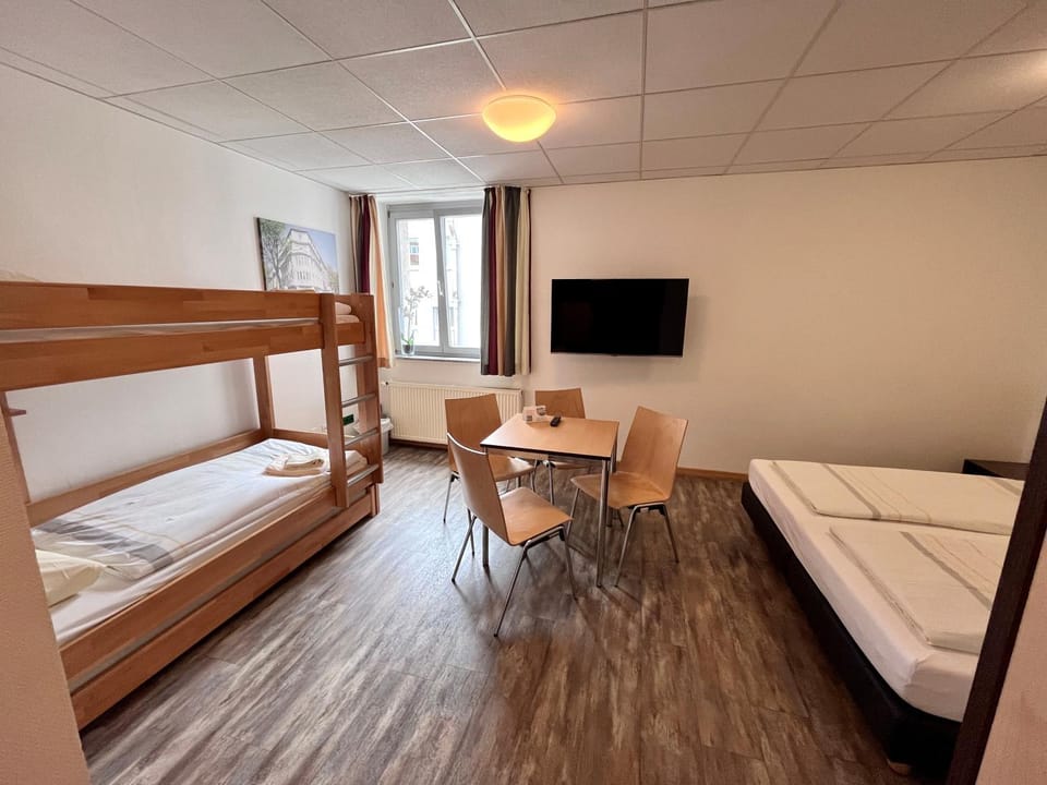 Photo of the whole room, Seating area, bunk bed
