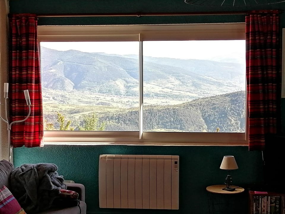 Grand F3 terrasse, vue Apartment in Bolquère