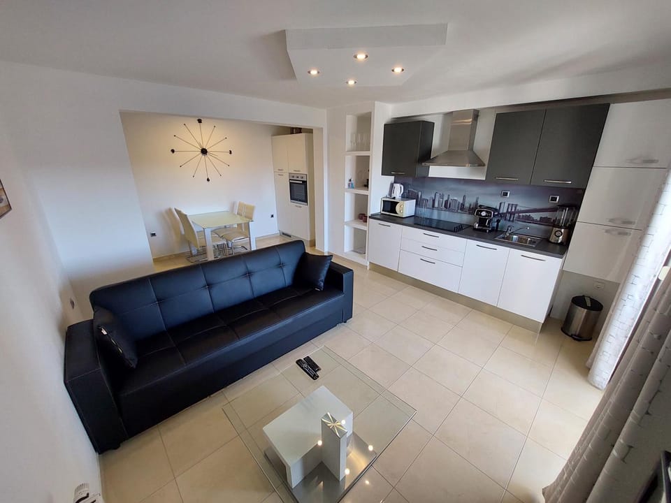 Kitchen or kitchenette, Living room, Seating area