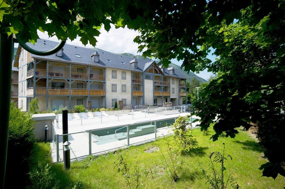 Facade/entrance, Swimming pool
