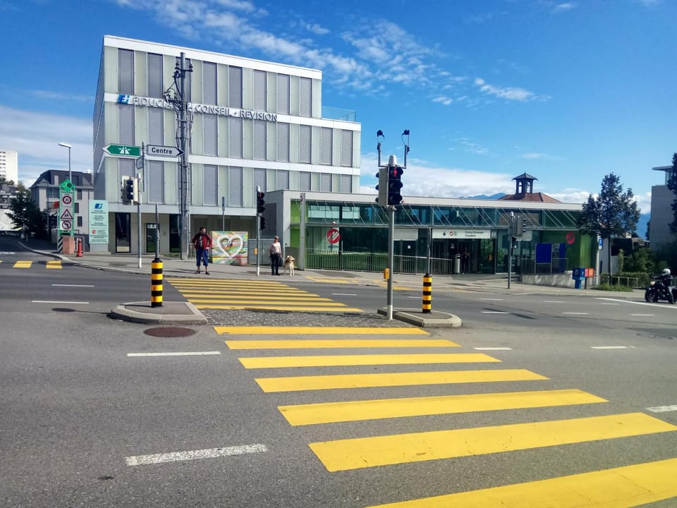 Property building, Neighbourhood, Natural landscape, Area and facilities