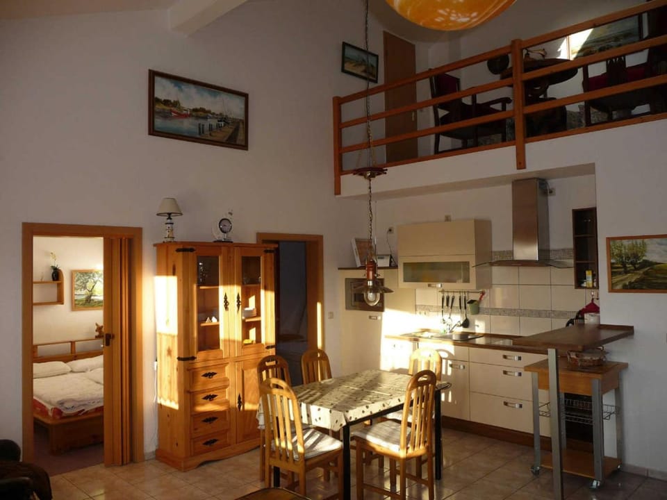 Kitchen or kitchenette, Dining area, Bedroom