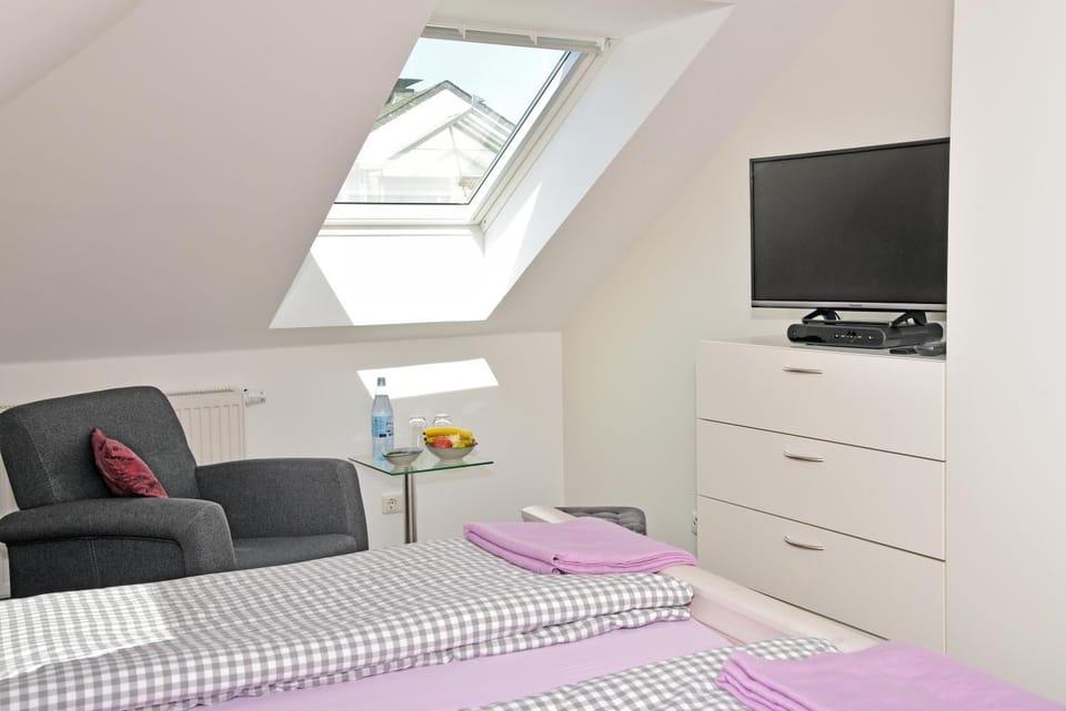 Photo of the whole room, Decorative detail, Seating area, Bedroom
