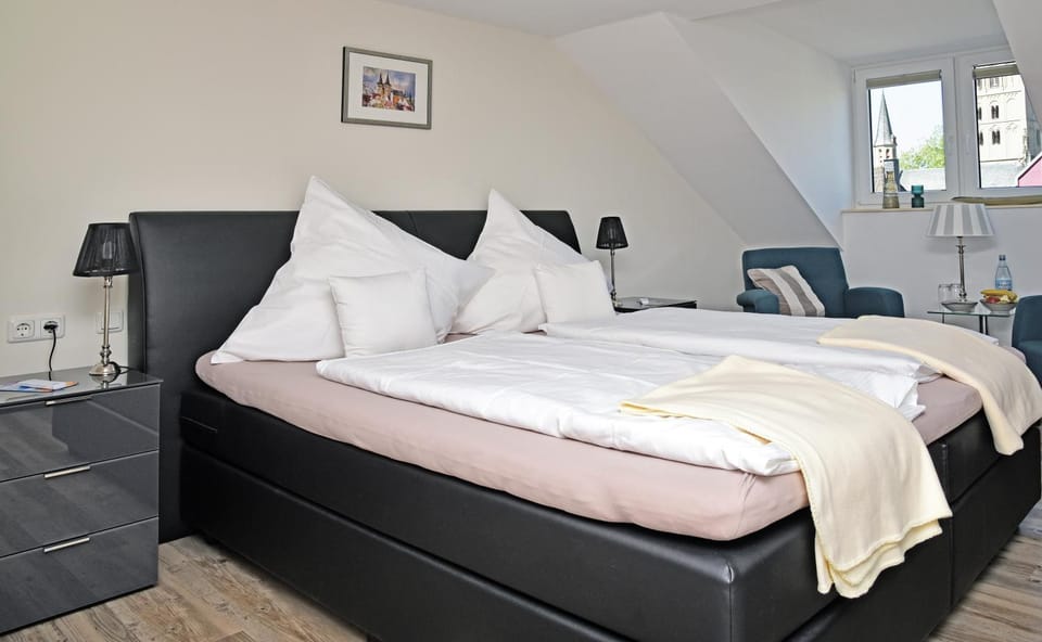 Photo of the whole room, Decorative detail, Bedroom