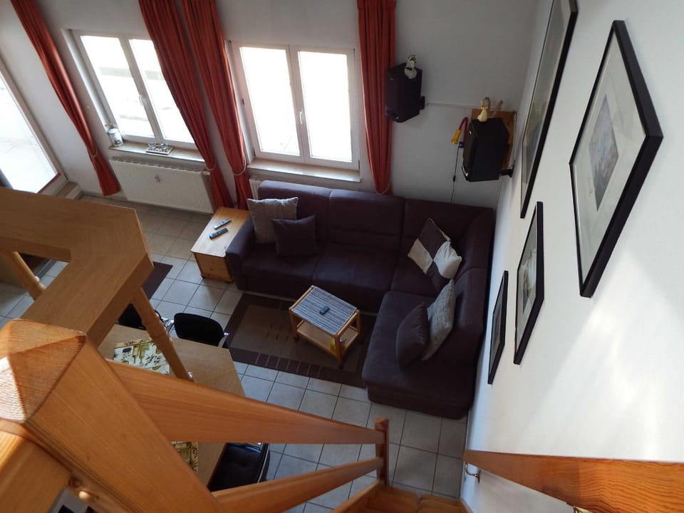 Bird's eye view, Living room, Seating area, Dining area