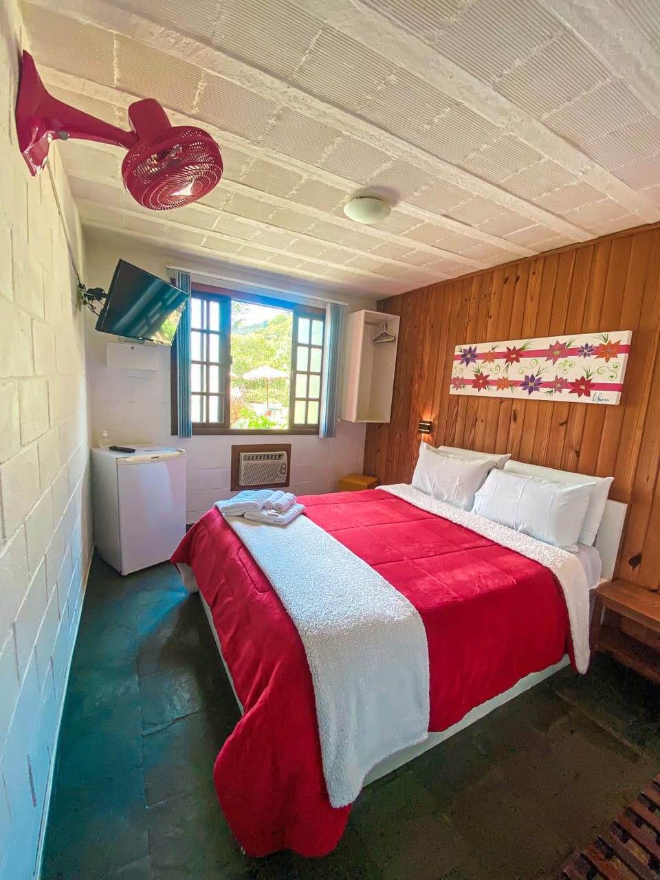 Bed, TV and multimedia, Bedroom, internet, air conditioner