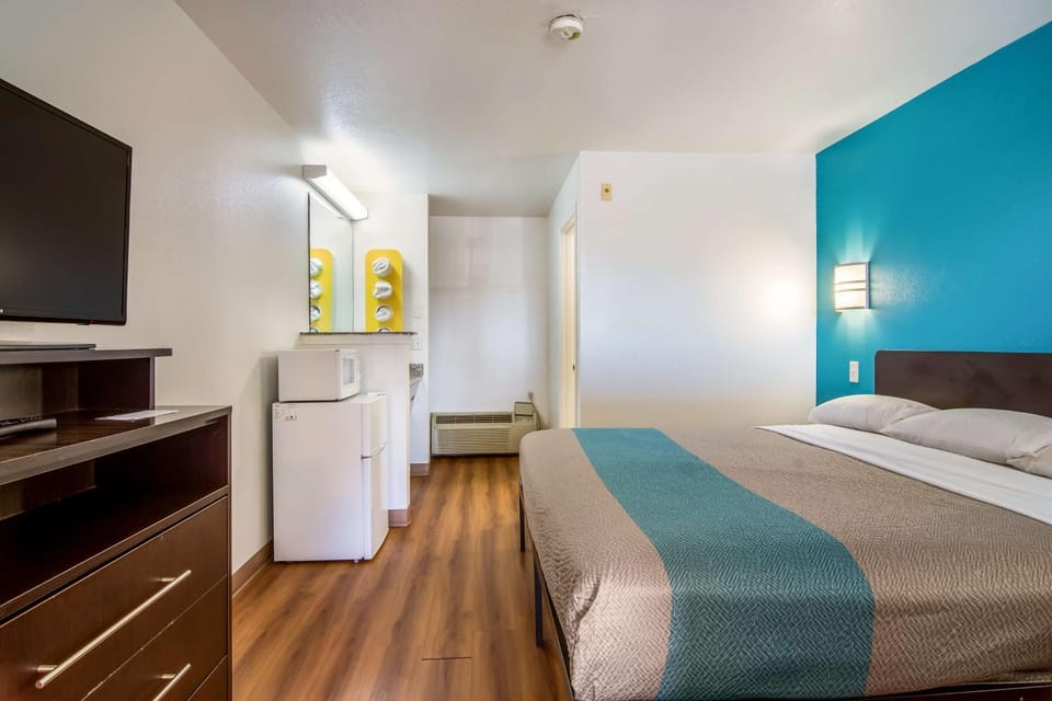 TV and multimedia, Photo of the whole room, On site