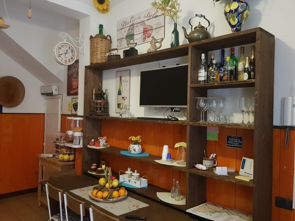 Dining area, Breakfast