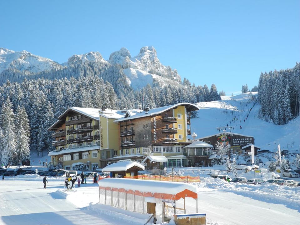 Facade/entrance, Winter