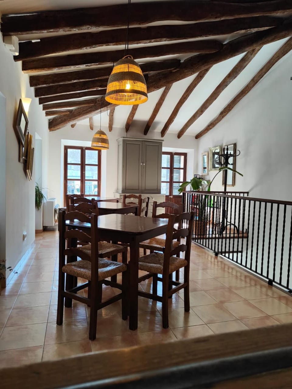 Seating area, Dining area