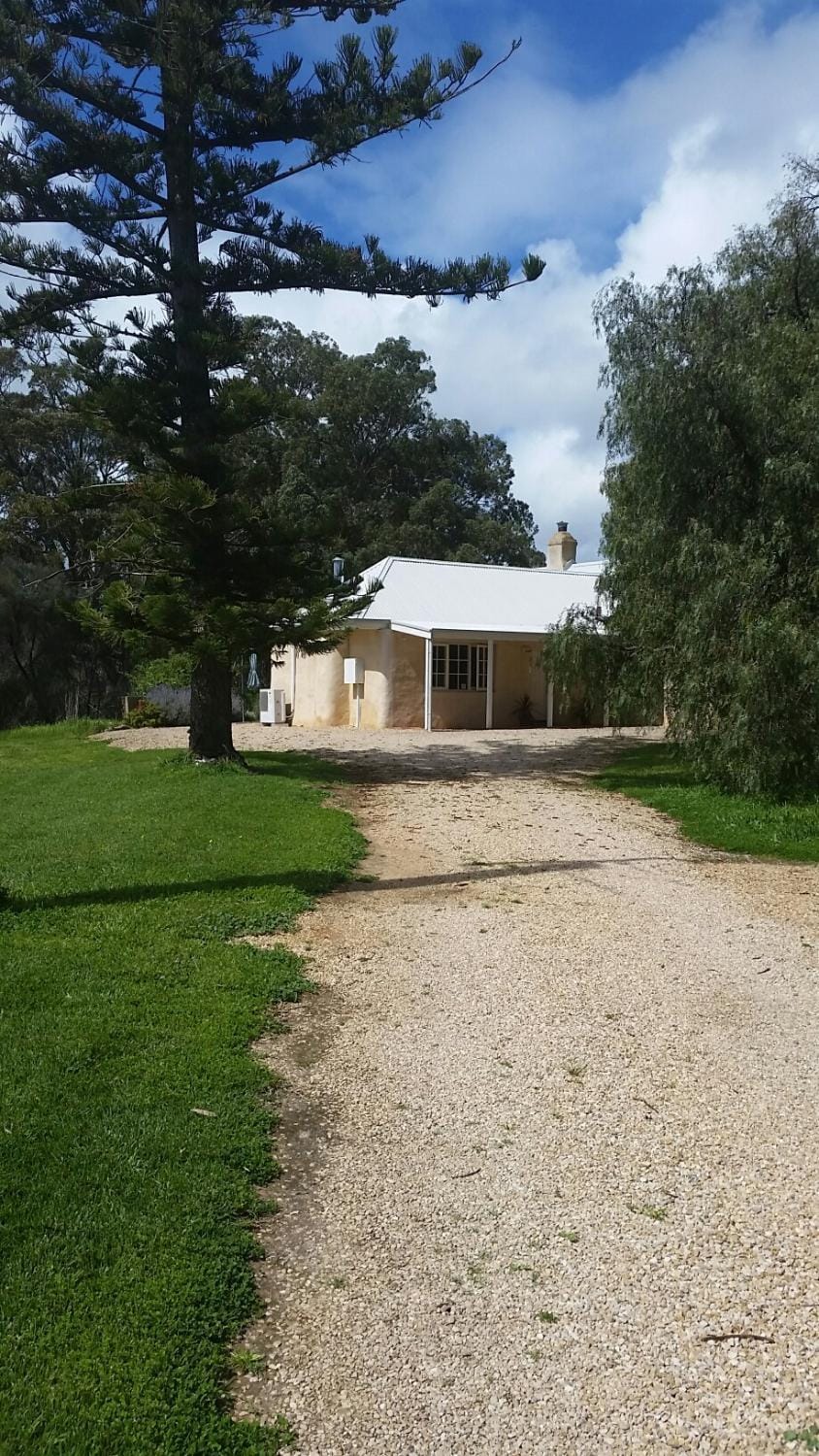 Peppermint Farm Cottage House in McLaren Vale