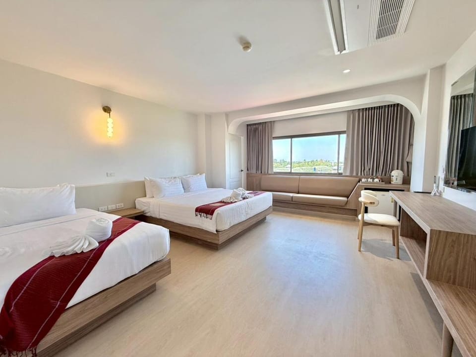 Bed, Seating area