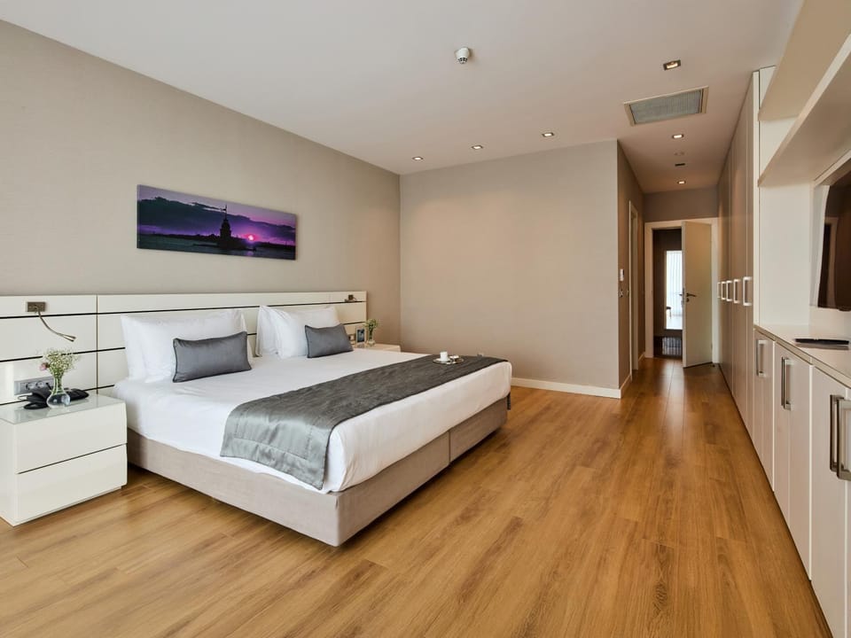 Bed, TV and multimedia, Photo of the whole room, Bedroom, wardrobe