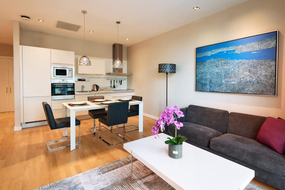 Living room, Dining area