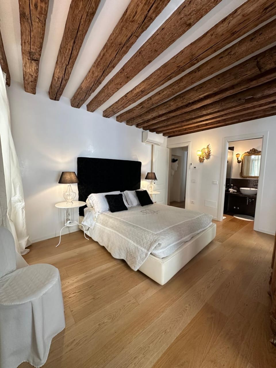 Bed, Bedroom, safe, air conditioner