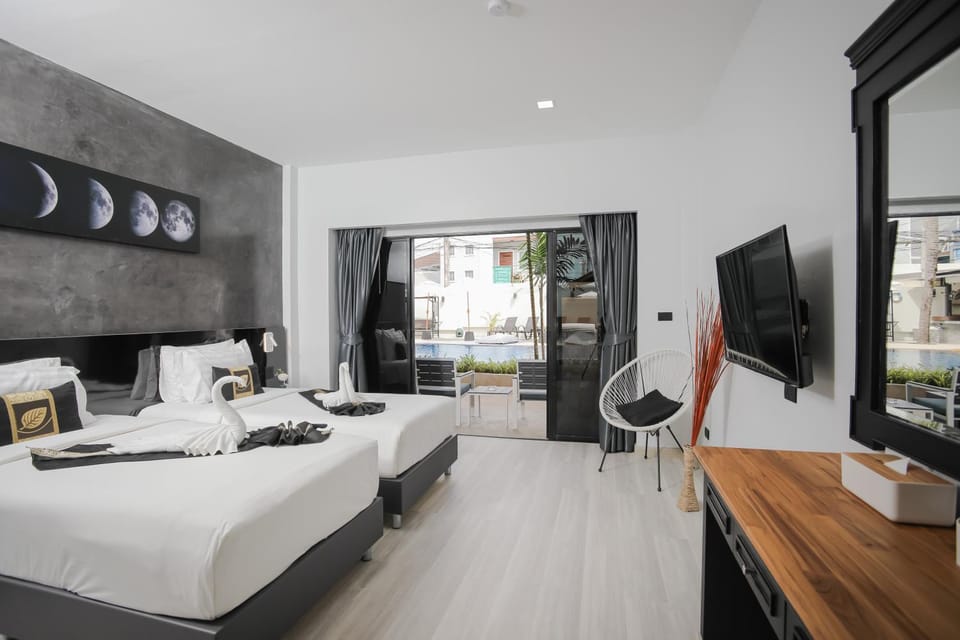 Bed, TV and multimedia, Seating area, Bedroom, hair dresser