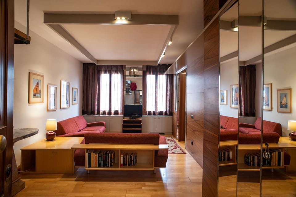 Library, Living room, Seating area