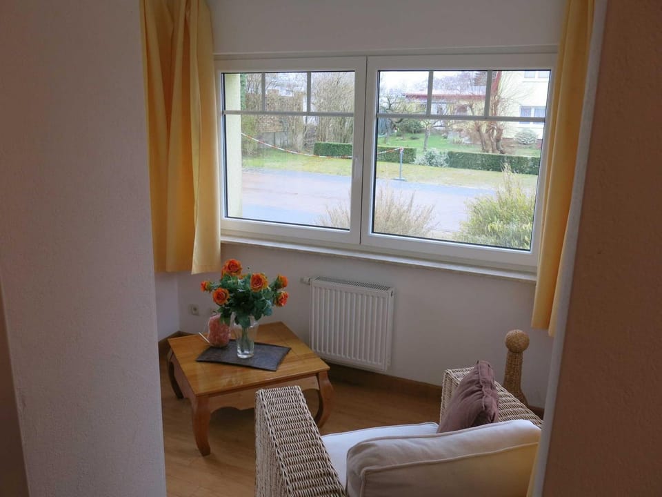 Photo of the whole room, Seating area
