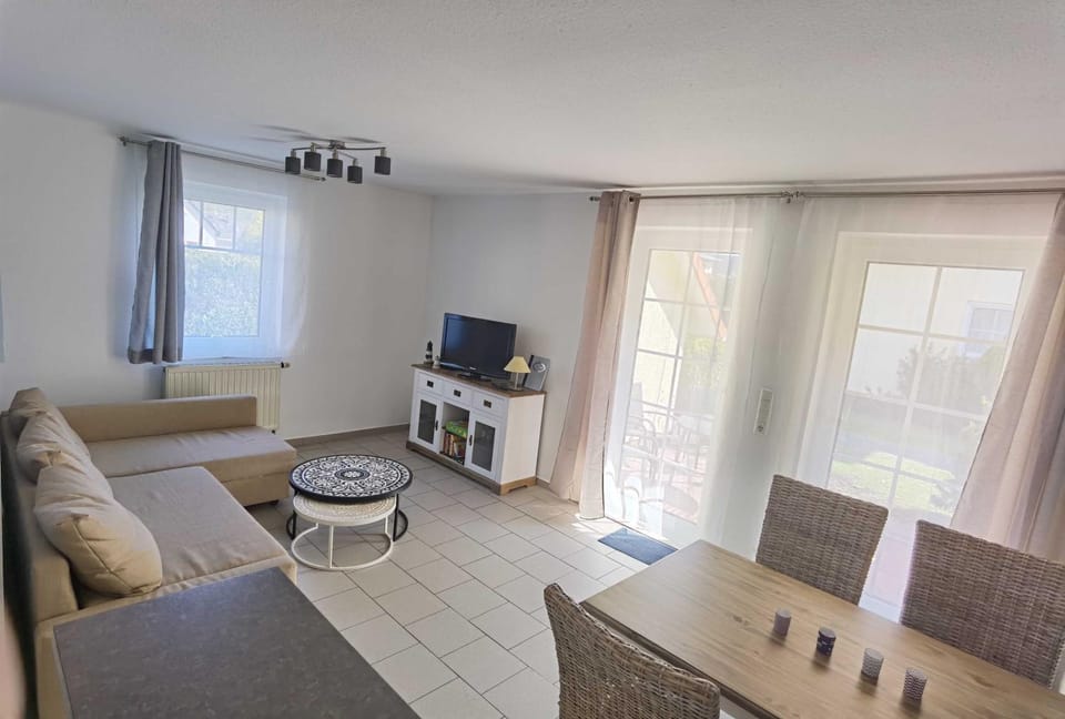 TV and multimedia, Living room, Dining area