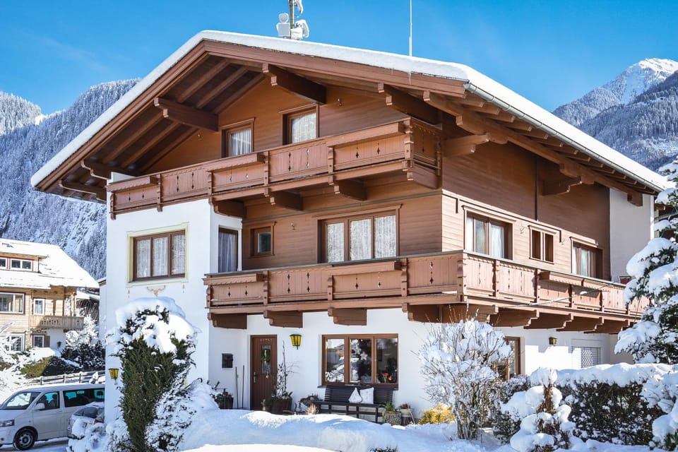 Facade/entrance, Winter