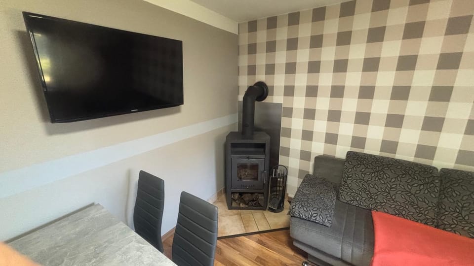 Living room, fireplace, fireplace