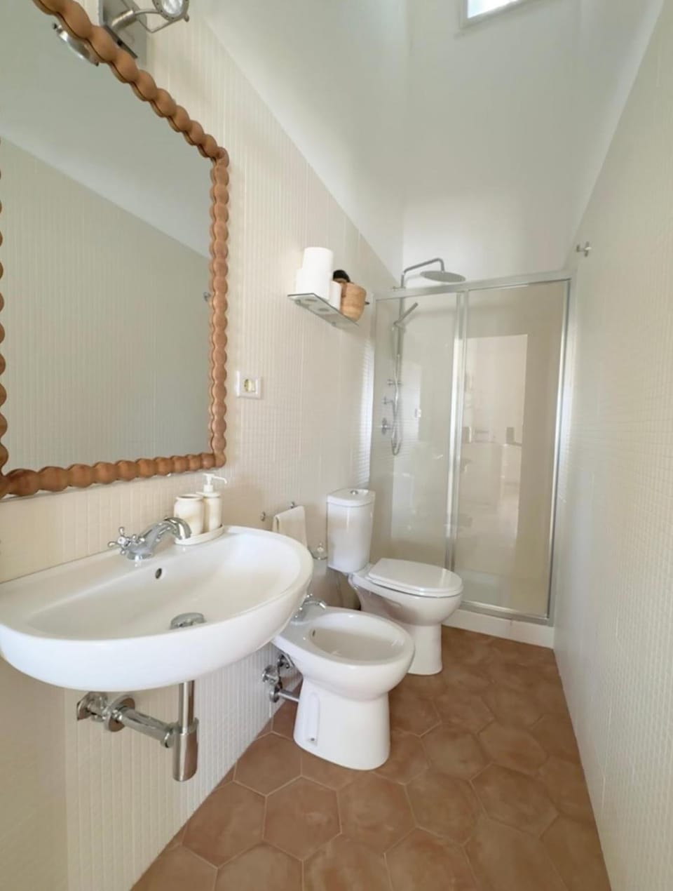 Shower, Toilet, Bathroom, bidet, towels