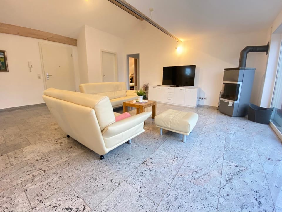 Communal lounge/ TV room, TV and multimedia, Living room, Seating area, Evening entertainment